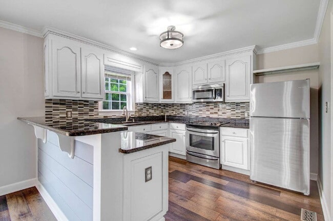 Building Photo - ADORABLE 3 BR | 2 BA Home in Goldsboro *Lawn Care Included!*