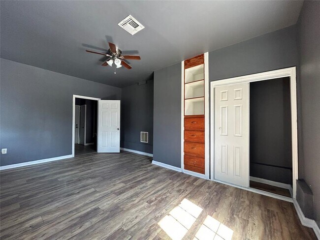 Building Photo - 6905 NW 60th St