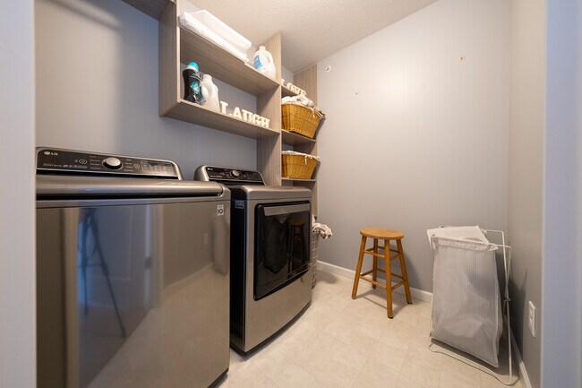 Building Photo - 756 Stonegate Rd