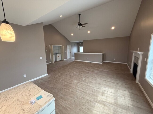 Building Photo - New Build 3 BR/2BA Duplex in Washington IL