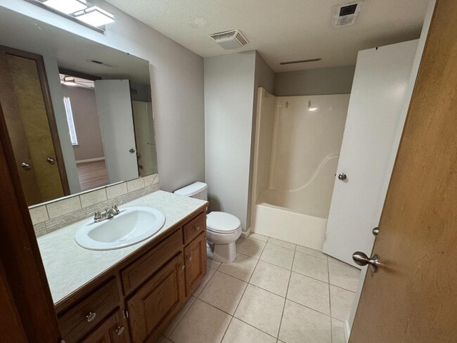 Building Photo - 410 Trent Ct