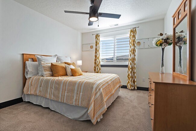 Building Photo - 423 W Red Wolf Dr