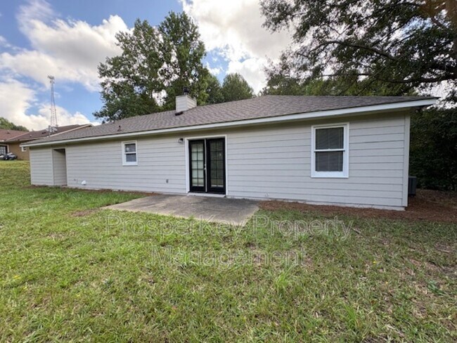 Building Photo - 205 Bonanza Dr