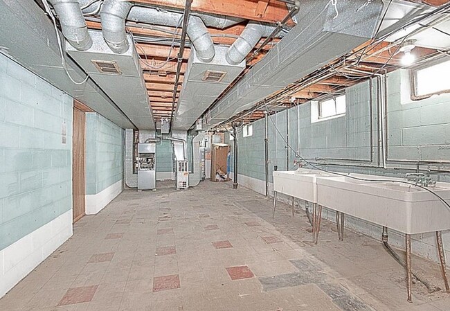 Building Photo - 4633 Warner Rd