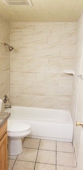 Building Photo - 3070 Eccles Ave