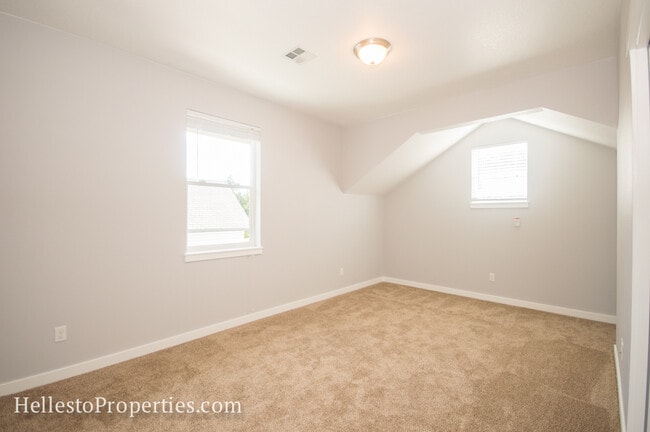 Building Photo - 437 NW 14th St