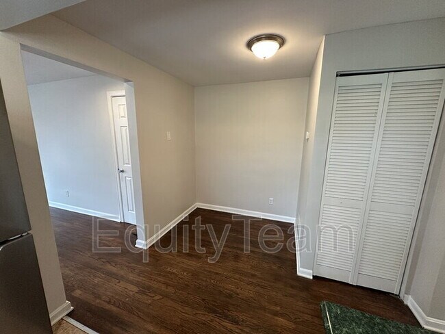 Building Photo - 3918 E Gatewood Ln
