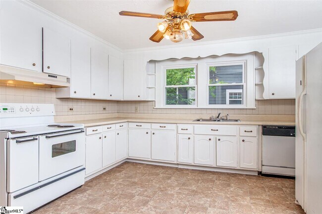 Building Photo - 1121 Locust Hill Rd