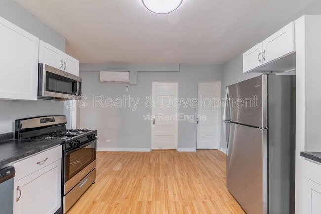 Building Photo - 3517 S Lituanica Ave