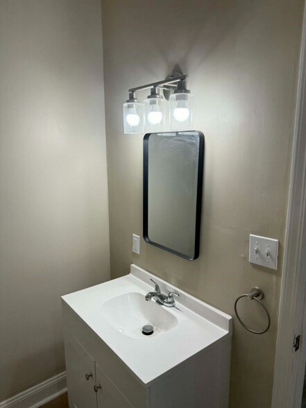 Building Photo - 233 W Madison St