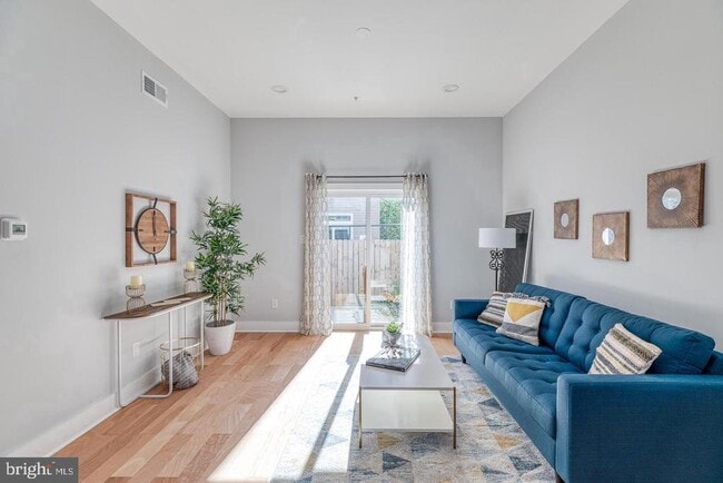 Building Photo - 2636 Latona St