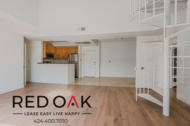 Building Photo - 884 Palm Ave