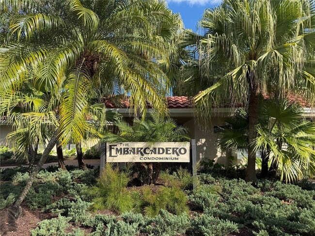 Building Photo - 5270 NE 6th Ave