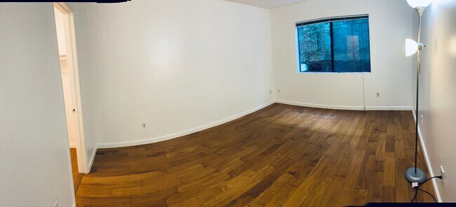 Building Photo - Great Condo in WeHo for Rent