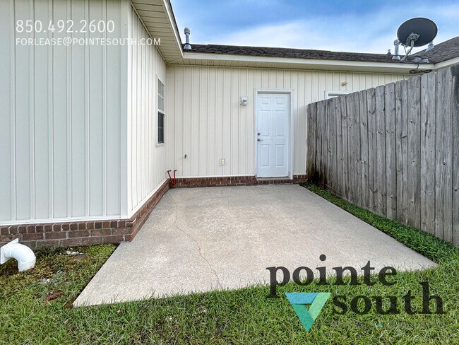 Building Photo - 33171 -B Stables Dr