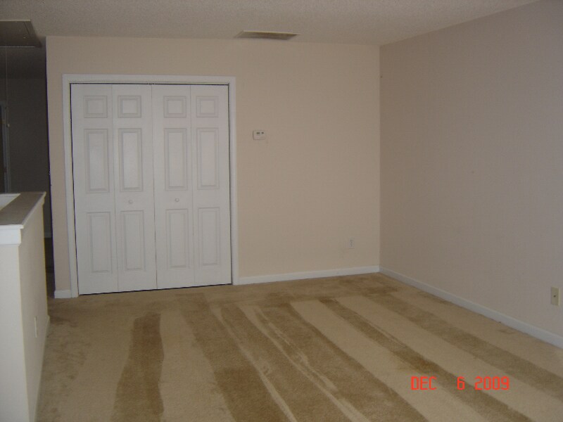 Building Photo - 7684 Creekside Ln