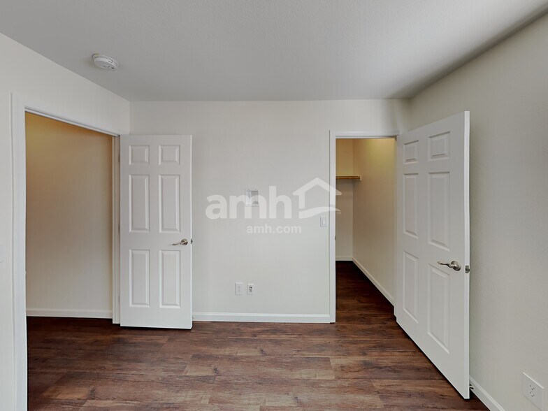 Building Photo - 1108 E Parkview Ct