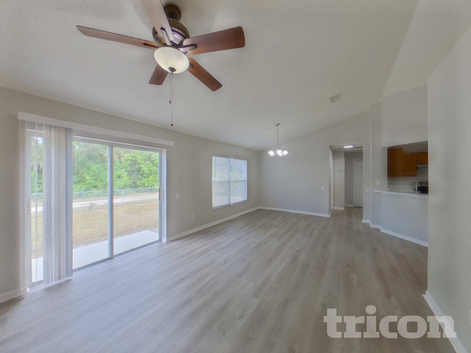 Building Photo - 233 Lakeway Ln