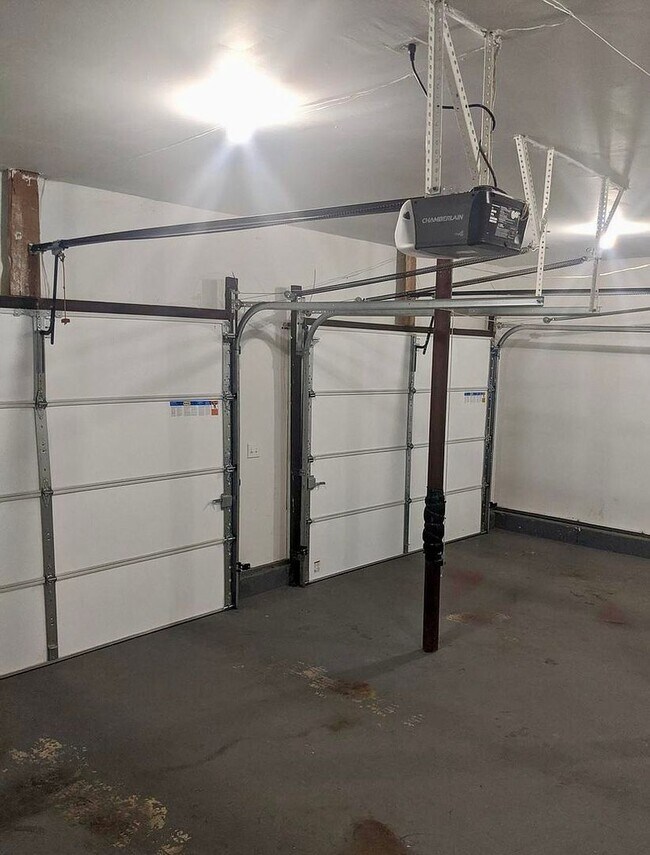 Building Photo - 254 Upland Ave