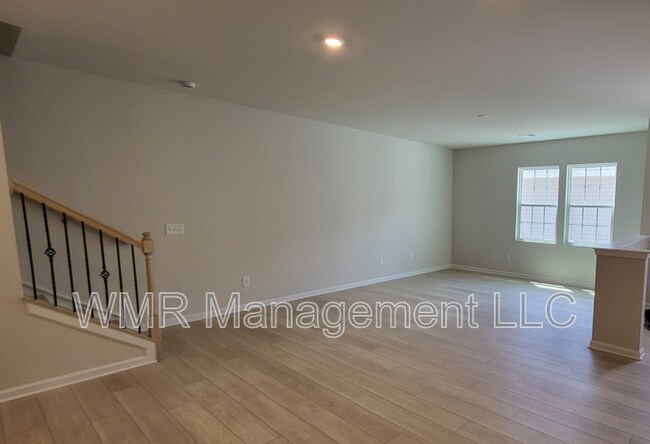 Building Photo - 15612 Country House St
