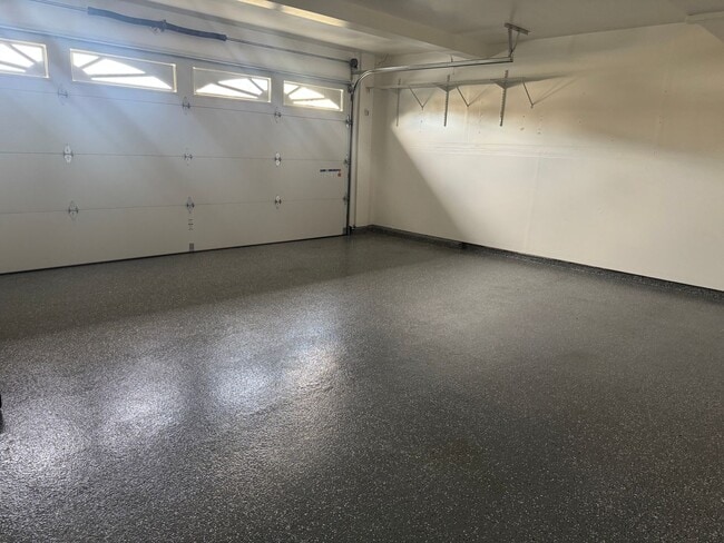 Building Photo - 245 Rambler Rose Ln