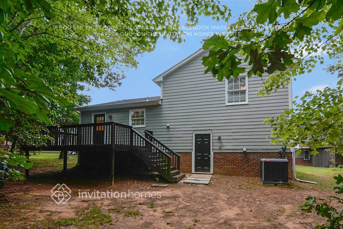 Building Photo - 3711 Phillips Way W