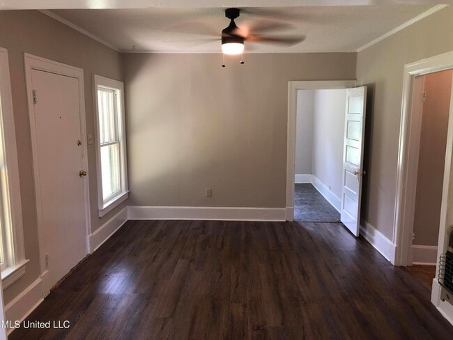 Building Photo - 495 Woodruff St