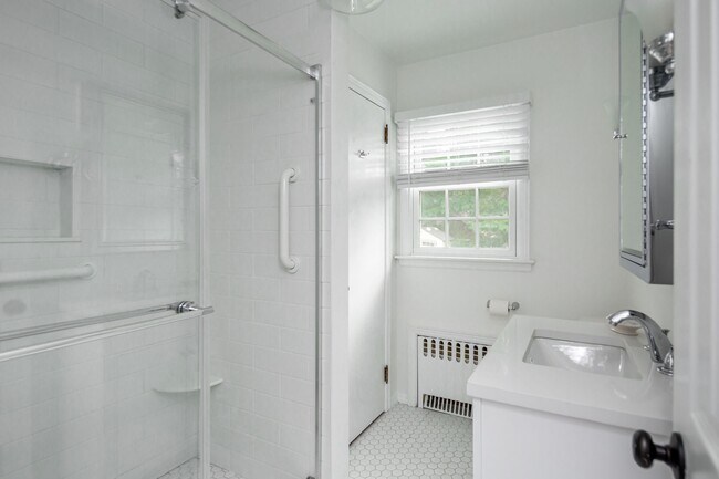 Building Photo - 11 Meadowlark Ln