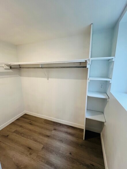 Building Photo - 5 Ridge Rd