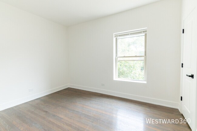 Building Photo - 6201 N Glenwood Ave