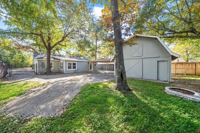 Building Photo - 1034 W 43rd St