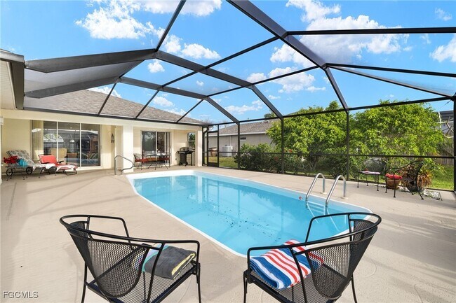 Building Photo - 2305 SW 19th Pl