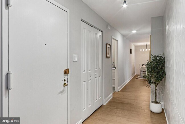 Building Photo - 4620 N Park Ave