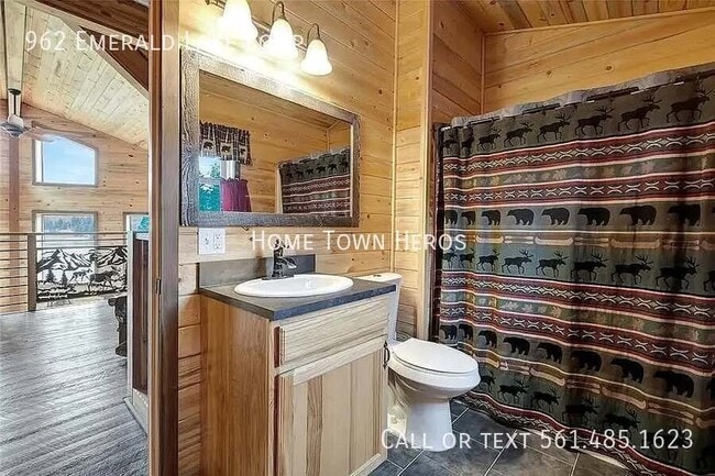 Building Photo - 962 Emerald Lk Lp