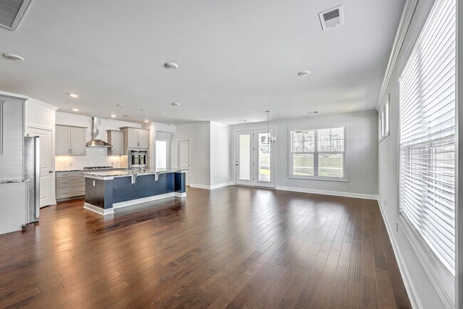 Building Photo - 316 Long Pier St