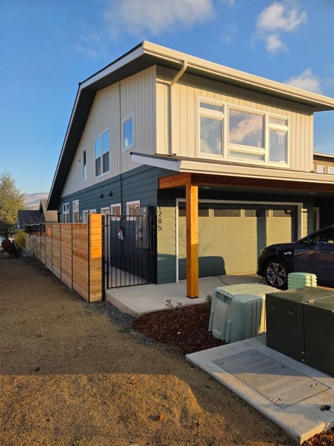 Building Photo - New Apartment in Central Ashland Location | Available Now!