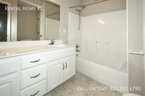 Building Photo - 13145 Nebraska Ct