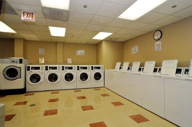 Building Photo - 440 N McClurg Ct