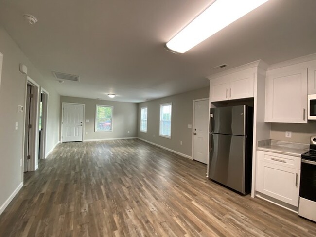 Building Photo - 2 Bedroom 2 Bath New Construction Duplex