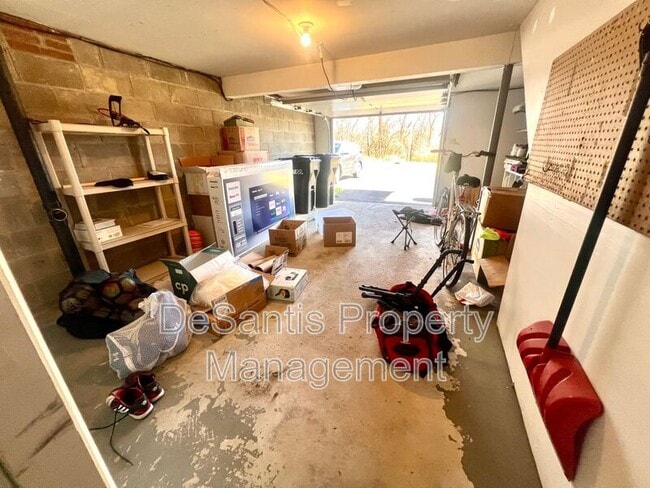 Building Photo - 406 Bonnie Brae Dr