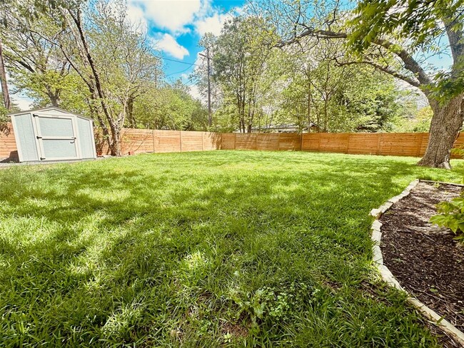 Building Photo - 4803 Everglade Dr