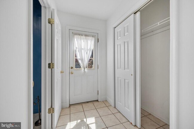 Building Photo - 447 Dupont St