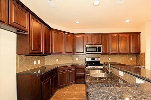 Building Photo - 3739 Venice Dr