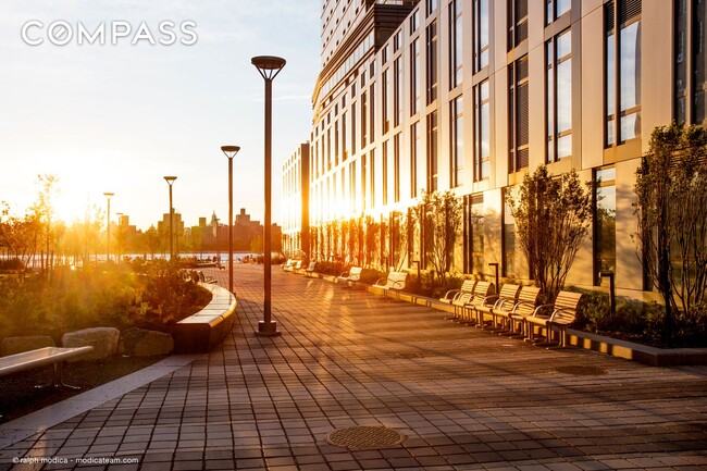 Building Photo - 2 N 5th St