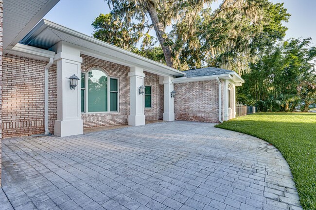 Building Photo - 4/3 Pool Home in Halifax Plantation