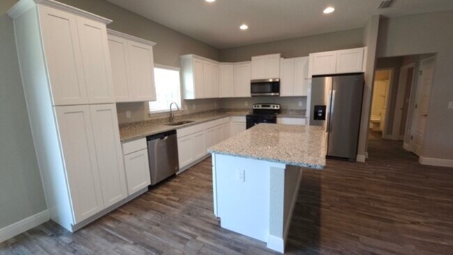 Building Photo - 4780 SW 95th Ln