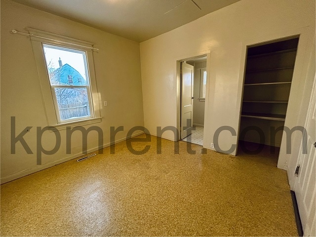 Building Photo - 705 10th St NE