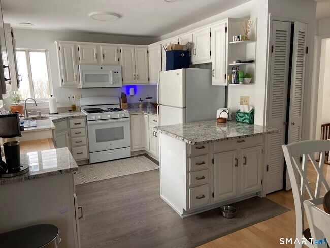 Building Photo - 4 McKendry Ct