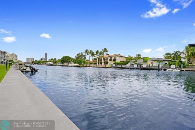 Building Photo - 460 Paradise Isle Blvd