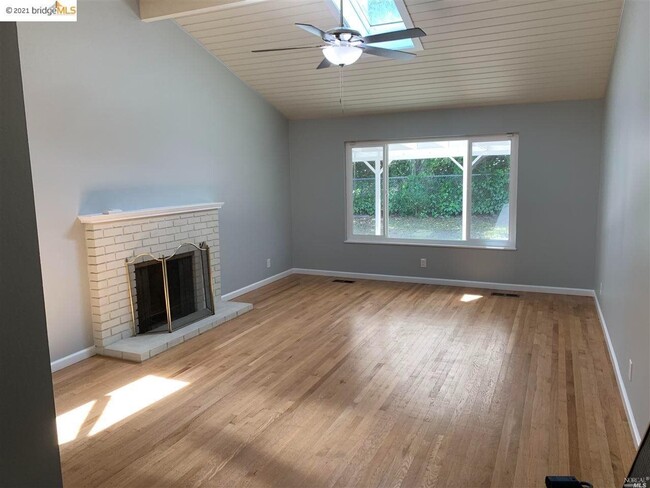 Building Photo - 1801 Sereno Dr